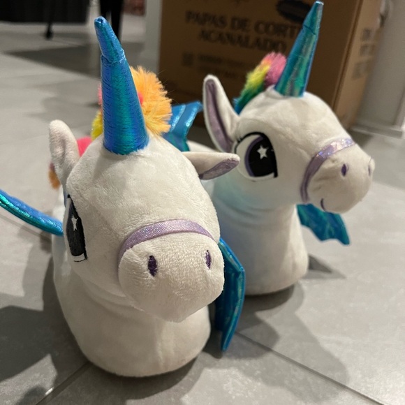 Unicorn slippers - Picture 2 of 4